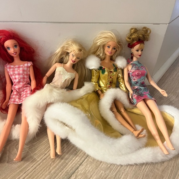 Vintage Barbie Furniture and Clothes Bundle - Picture 2 of 8